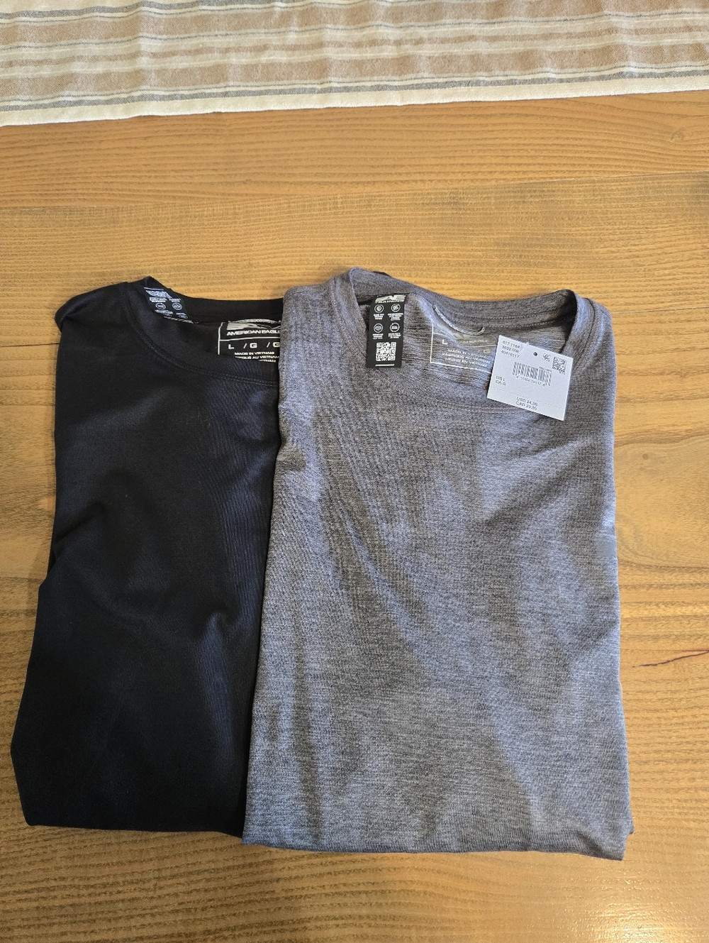 American Eagle Outfitters Men’s Black & Gray Short Sleeve Crew Tee